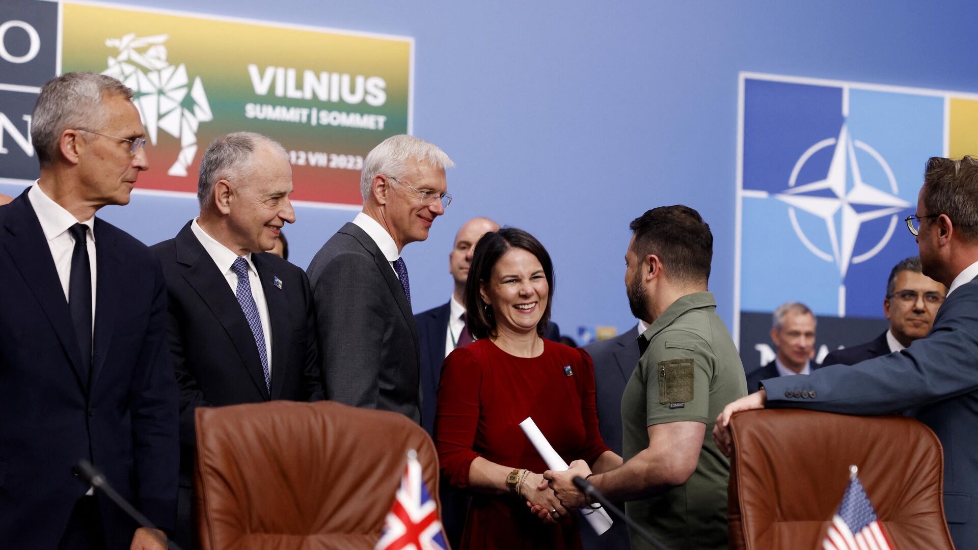 Ukraine's President Volodymyr Zelensky greeted by NATO Secretary General Jens Stoltenberg and German Foreign Minister Annalena Baerbock as he arrives to attend a meeting of the NATO-Ukraine Council during the NATO Summit in Vilnius on July 12, 2023. - Sputnik International, 1920, 30.11.2023