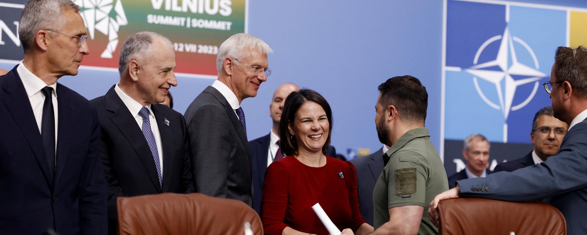 Ukraine's President Volodymyr Zelensky greeted by NATO Secretary General Jens Stoltenberg and German Foreign Minister Annalena Baerbock as he arrives to attend a meeting of the NATO-Ukraine Council during the NATO Summit in Vilnius on July 12, 2023. - Sputnik International, 1920, 06.12.2023