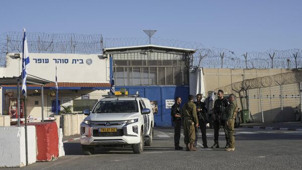 Israeli soldiers stand outside Ofer military prison near Jerusalem on Friday, Nov. 24, 2023. Friday marks the start of a four-day cease-fire in the Israel-Hamas war, during which the Gaza militants pledged to release 50 hostages in exchange for 150 Palestinians imprisoned by Israel.  - Sputnik International