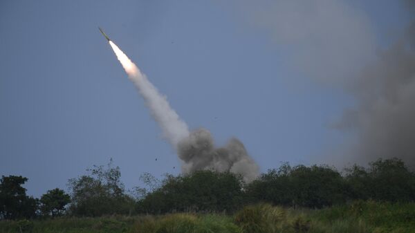 The US military fires a high mobility artillery rocket system (HIMARS). - Sputnik International
