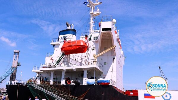 A ship carrying humanitarian wheat from Russia arrived in Somalia's capital Mogadishu - Sputnik International