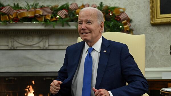 US President Joe Biden looks on during a meeting with Angolan President Joao Lourenco in the Oval Office of the White House in Washington, DC, on November 30, 2023.  - Sputnik International