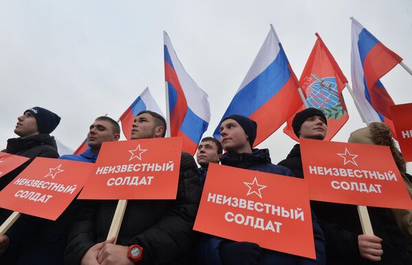 Participants in a solemn rally in Victory Park on Poklonnaya Hill in Moscow. - Sputnik International