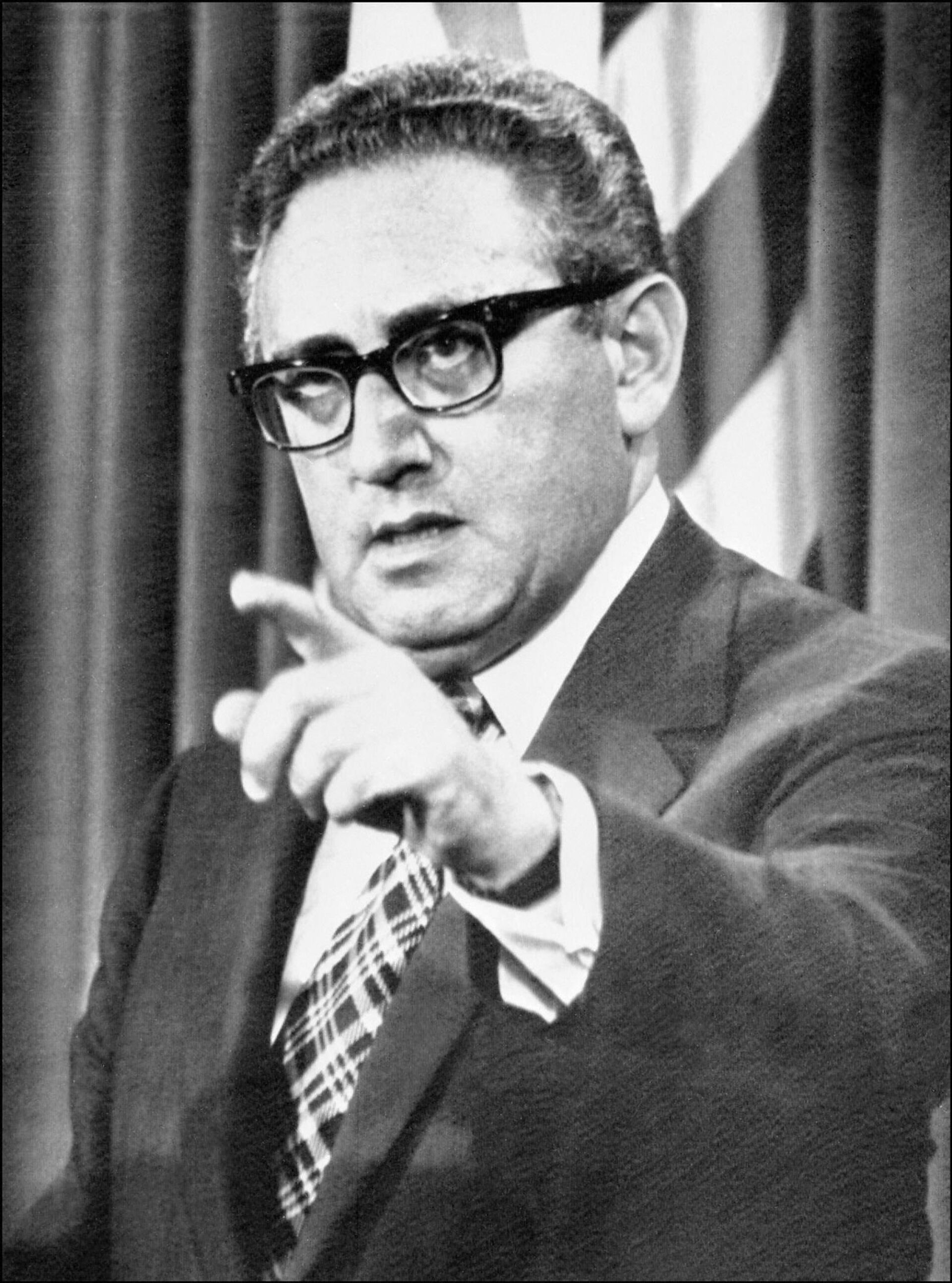(ARCHIVES) Photograph taken on April 29, 1975 in Washington of the then US Secretary of State Henry Kissinger. New declassified documents revealed on December 4, 2003 that in October 1976 Kissinger urged the Argentine military junta to hurry up and end the dirty war before the US Congress cut off its aid to the country. AFP PHOTO GENE FORTE (Photo by GENE FORTE / AFP) - Sputnik International, 1920, 03.12.2023