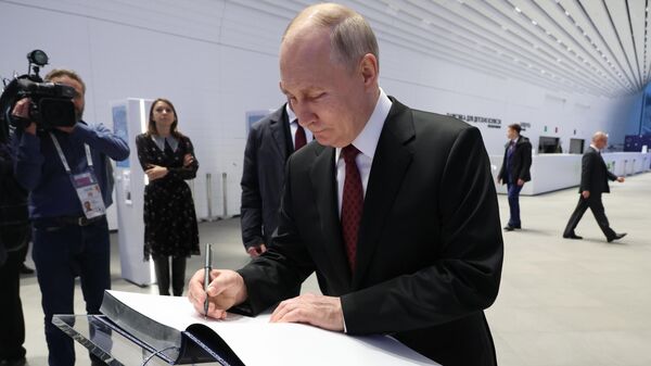 Russian President Vladimir Putin visits Russia international expo in Moscow. December 4, 2023 - Sputnik International
