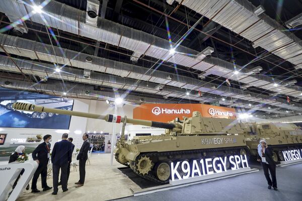Mobile artillery armoured vehicles are displayed. - Sputnik International