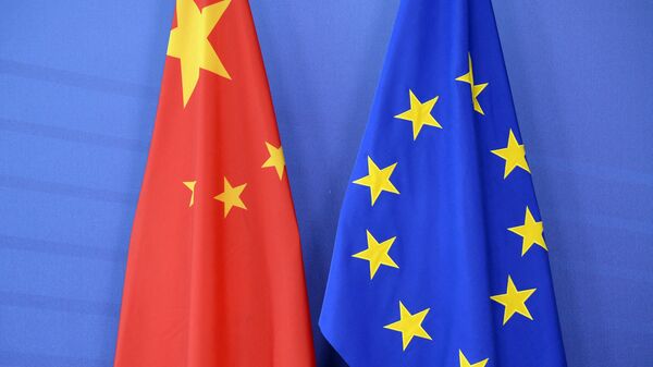 The Chinese flag(L) is draped beside the European Union (EU) flag. - Sputnik International