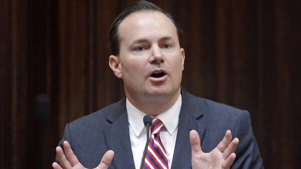 Utah Sen. Mike Lee speaks to the Utah House of Representatives at the Utah State Capitol Tuesday, Feb. 21, 2017, in Salt Lake City. Lee says he will look into whether President Donald Trump has violated the U.S. Constitution by being awarded valuable trademark rights to his own name by the Chinese government. - Sputnik International