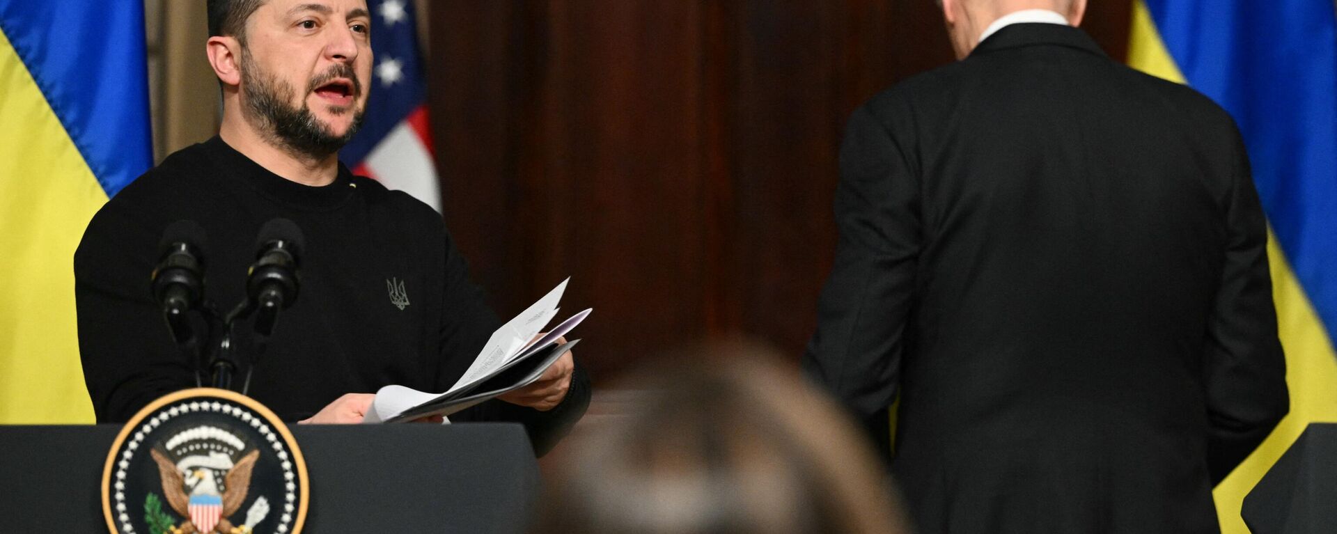 US President Joe Biden and Ukrainian President Volodymyr Zelensky leave after holding a press conference at the White House in Washington, DC, December 12, 2023. - Sputnik International, 1920, 15.12.2023