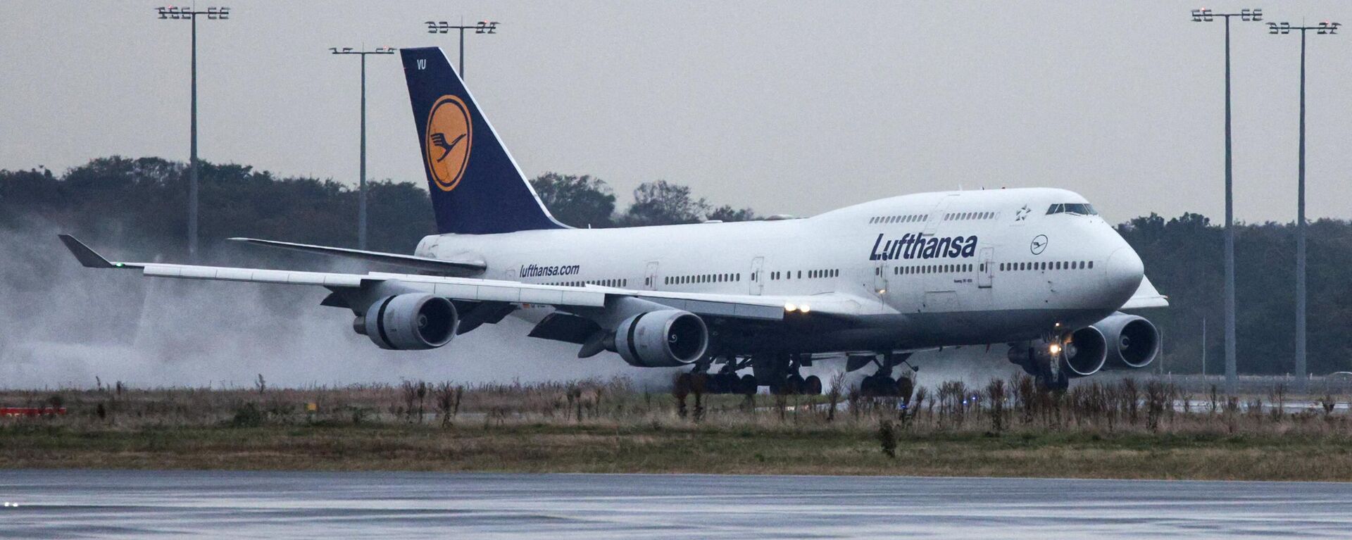 A Boeing 747 aircraft of German airline Lufthansa, said to be returning German nationals from Tel Aviv, Israel, lands at Frankfurt International Airport, Frankfurt am Main, western Germany on October 12, 2023 - Sputnik International, 1920, 16.12.2023