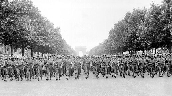 US Troops on parade after the Liberation of Paris in August 1944. - Sputnik International