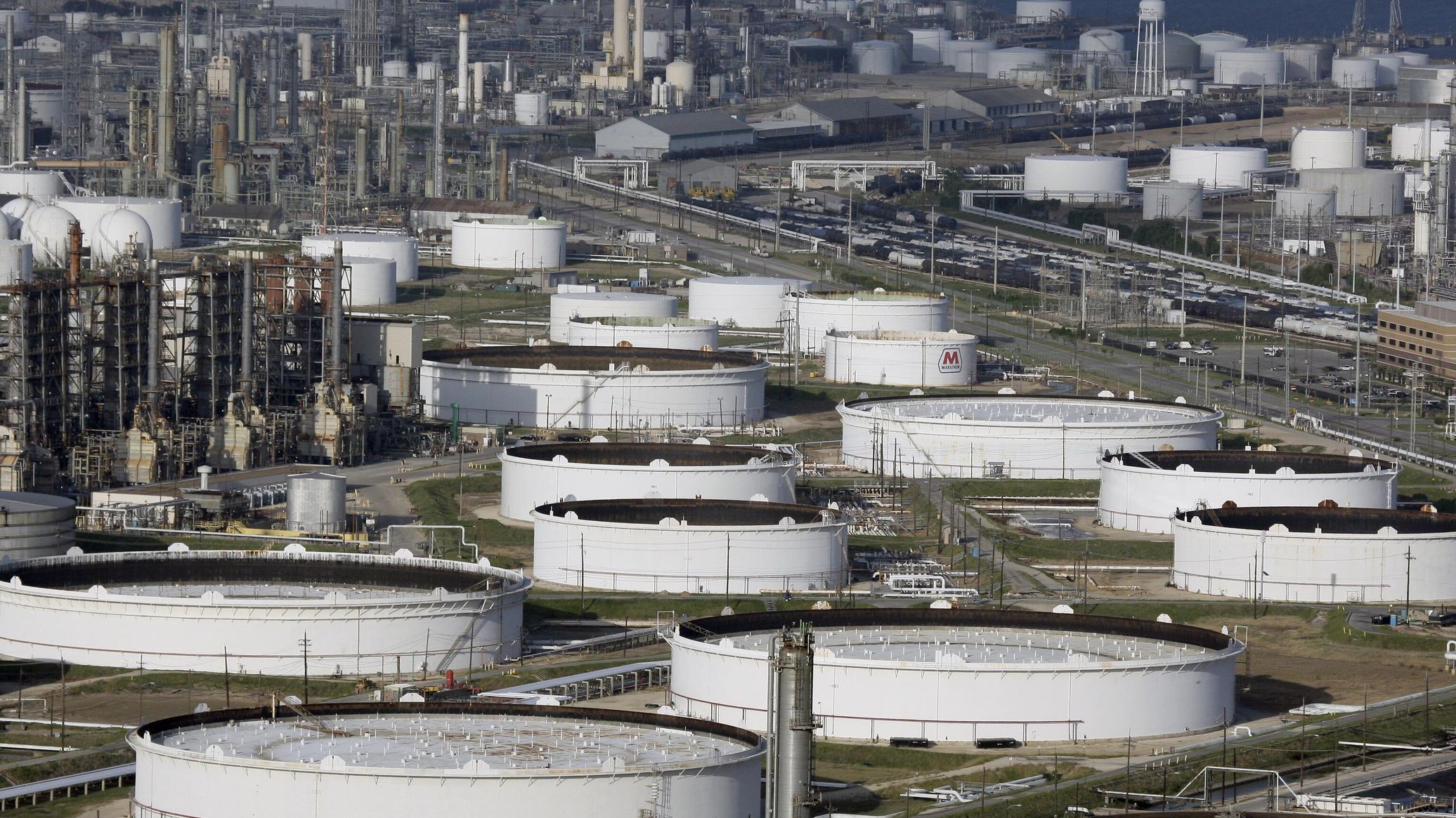 US Benefits From Oil Supply Disruptions in Strait of Hormuz – Ex-UK Ambassador