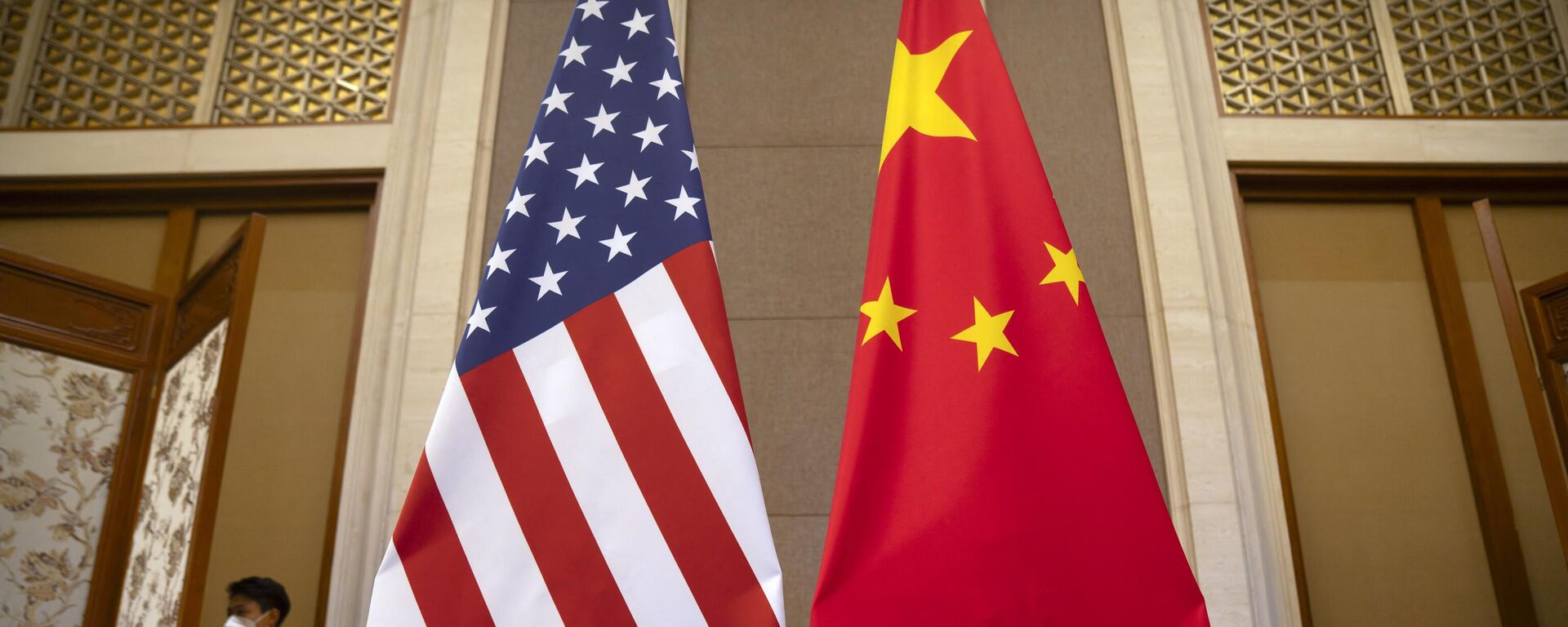US and Chinese flags are seen before a meeting between US Treasury Secretary Janet Yellen and Chinese Vice Premier He Lifeng at the Diaoyutai State Guesthouse in Beijing on July 8, 2023 - Sputnik International, 1920, 18.12.2023