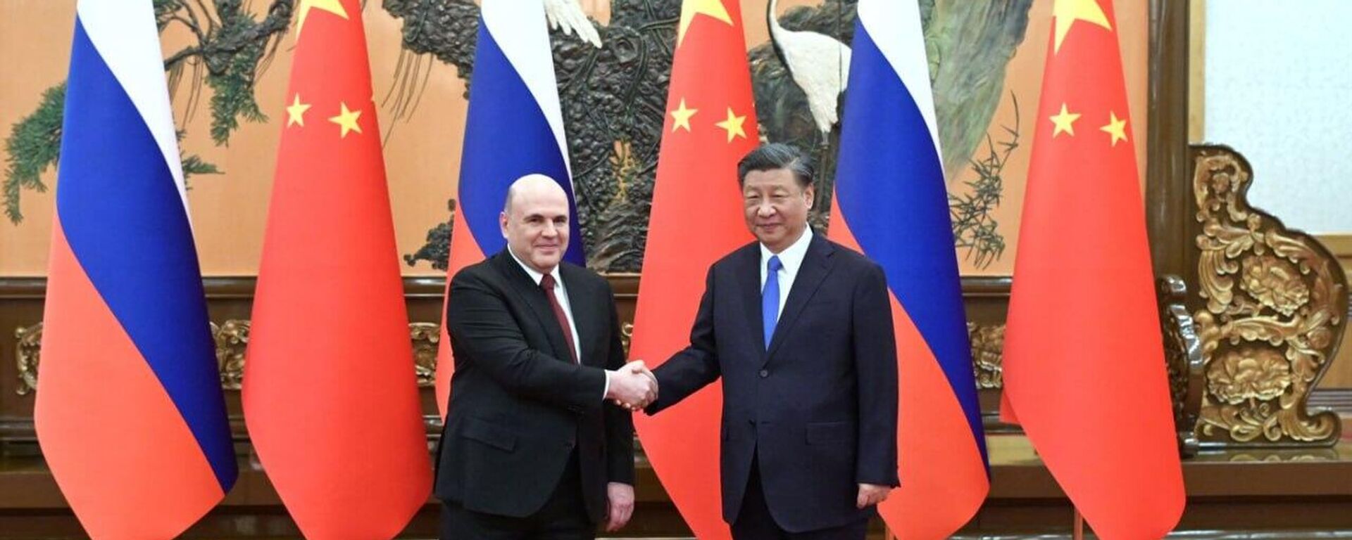Russian Prime Minister Mikhail Mishustin and Chinese President Xi Jinping, December 20, 2023 - Sputnik International, 1920, 31.10.2025