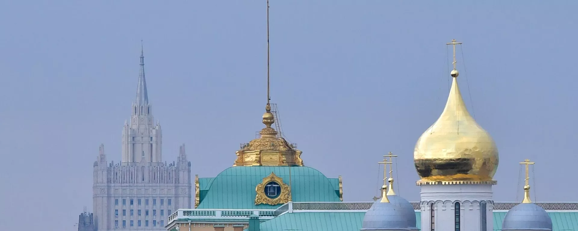 A general view shows the Russian Foreign Ministry headquarters, the Grand Kremlin Palace and the Archangel's Cathedral in Moscow, Russia. - Sputnik International, 1920, 06.08.2024