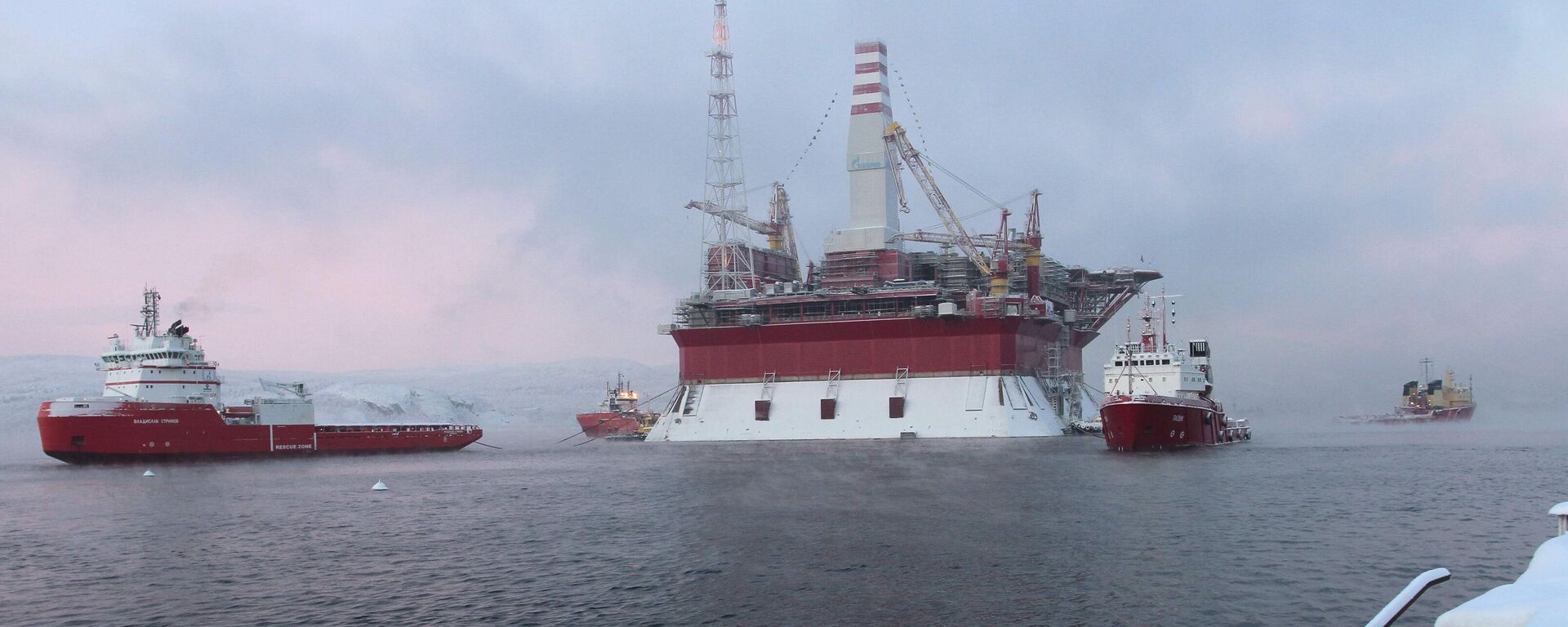 Prirazlomnaya oil platform is towed to the Arctic seaport of Murmansk - Sputnik International, 1920, 25.12.2023