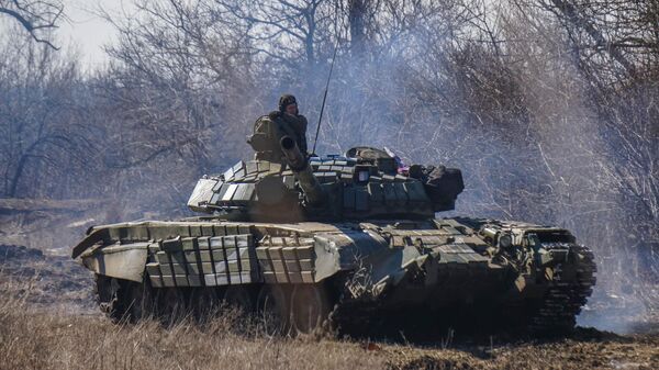 DPR militia members engrossed in battle with Ukrainian forces in the Maryinka settlement near Donetsk. - Sputnik International