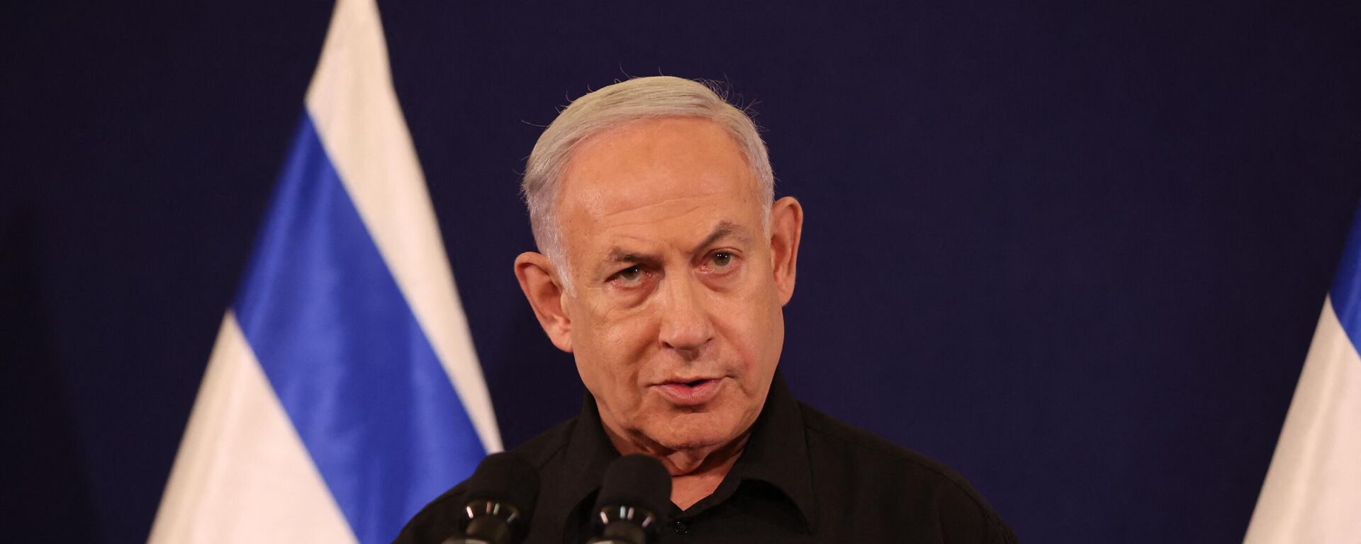 Israeli Prime Minister Benjamin Netanyahu speaks during a press conference in the Kirya military base in Tel Aviv on October 28, 2023 amid ongoing battles between Israel and the Palestinian group Hamas. - Sputnik International, 1920, 03.01.2024