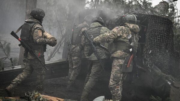 Russian artillerymen hammer Ukrainian positions in Krasny Liman direction  - Sputnik International