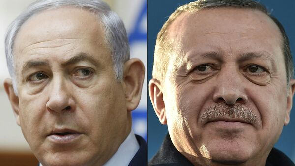 This photo combination, created on April 1, 2018, features two separate file photos. The first one is from November 19, 2017, showing Israel's Prime Minister Benjamin Netanyahu (L) attending a weekly cabinet meeting in Jerusalem. The second photo, taken on December 15, 2017, captures Turkish President Recep Tayyip Erdogan during the inauguration ceremony of Turkey's first automated urban metro line on the Asian side of Istanbul. - Sputnik International