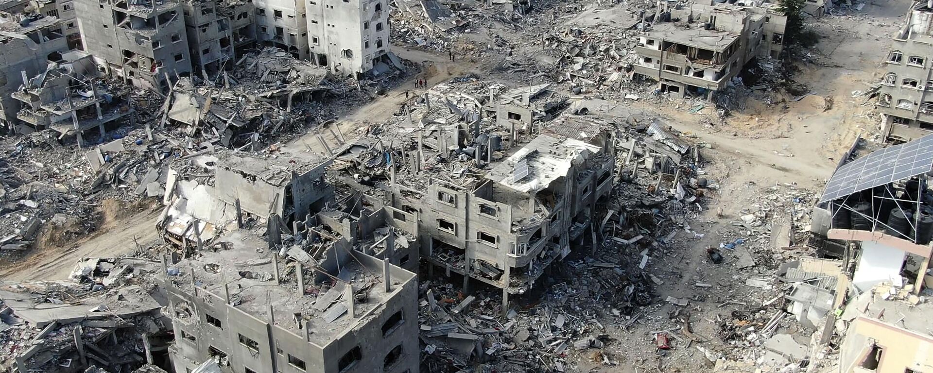 An aerial view on December 26, 2023 shows destroyed buildings in Beit Lahia following Israeli bombardments in the northern Gaza Strip, amid ongoing battles between Israel and the Palestinian militant group Hamas - Sputnik International, 1920, 23.01.2024