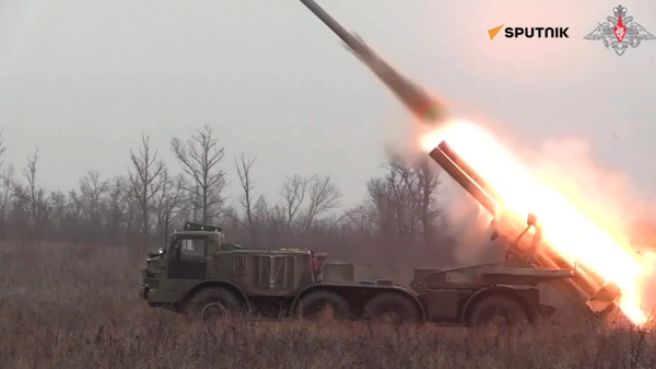 Watch Russian Uragan Rocket Artillery Fire at Ukrainian Troops - Sputnik International