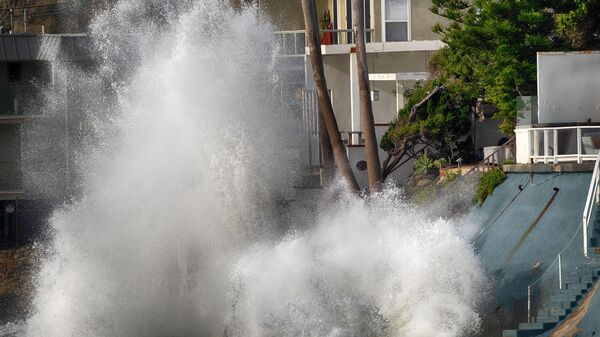Waves smash against a sea wall next to homes along the California coast in Malibu Beach, Calif. on Friday, Dec. 29, 2023. Powerful surf rolled onto beaches on the West Coast and Hawaii as a big swell generated by the stormy Pacific Ocean pushed toward shorelines, causing localized flooding.  - Sputnik International
