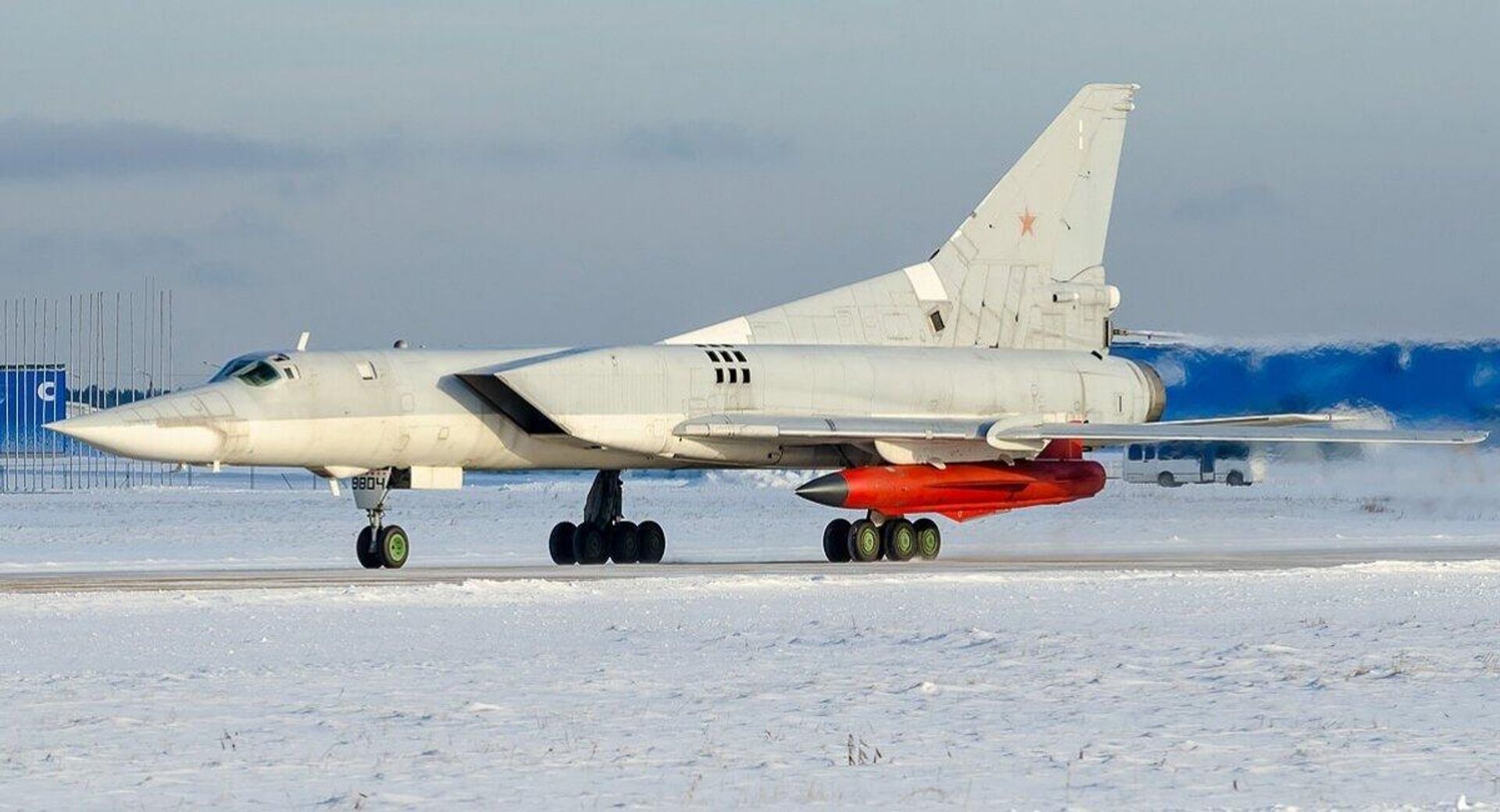 Tu-22M3 strategic bomber equipped with a Kh-32 missile before test launch. File photo. - Sputnik International, 1920, 30.12.2023