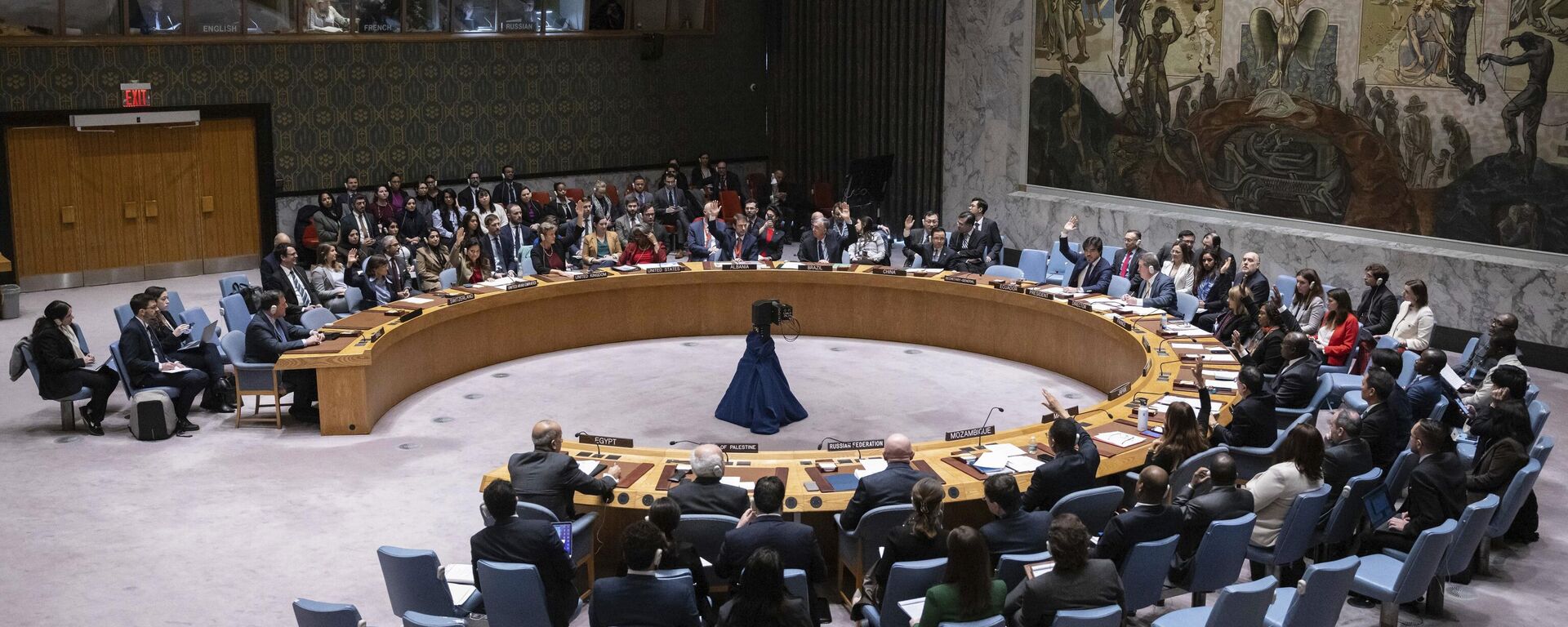Representatives of member countries take vote during the Security Council meeting at United Nations headquarters, Friday, Dec. 22, 2023. - Sputnik International, 1920, 22.03.2024