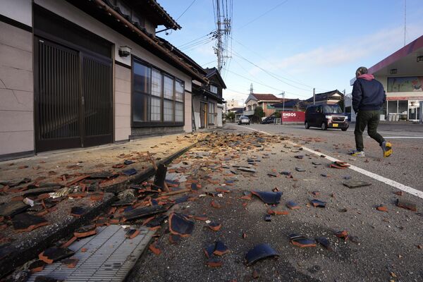 Scattered shards of roof tiles caused by a powerful earthquake are seen near Nanao. - Sputnik International