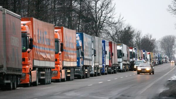 A line of loaded trucks  - Sputnik International