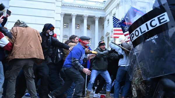 Trump supporters clash with police and security forces, as they storm the US Capitol in Washington, DC, on January 6, 2021 - Sputnik International