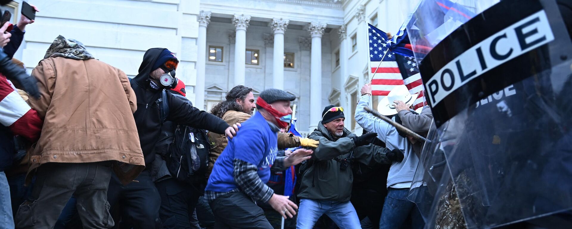 Trump supporters clash with police and security forces, as they storm the US Capitol in Washington, DC, on January 6, 2021 - Sputnik International, 1920, 07.01.2024