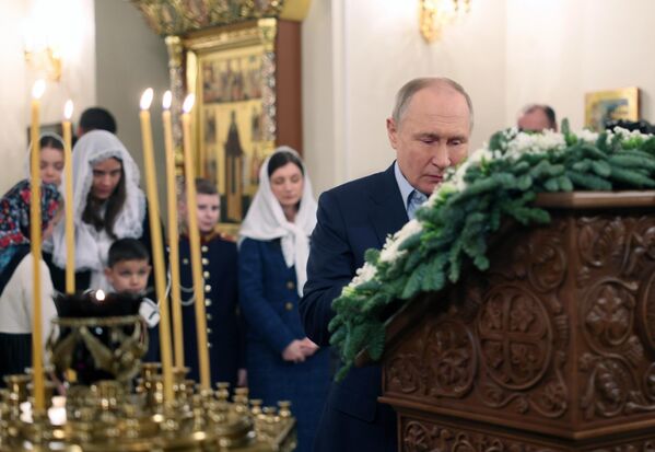 Russian President Vladimir Putin during the Christmas service in the Church of Our Savior Not Made by Hands on the territory of the Novo-Ogaryovo state residence. - Sputnik International