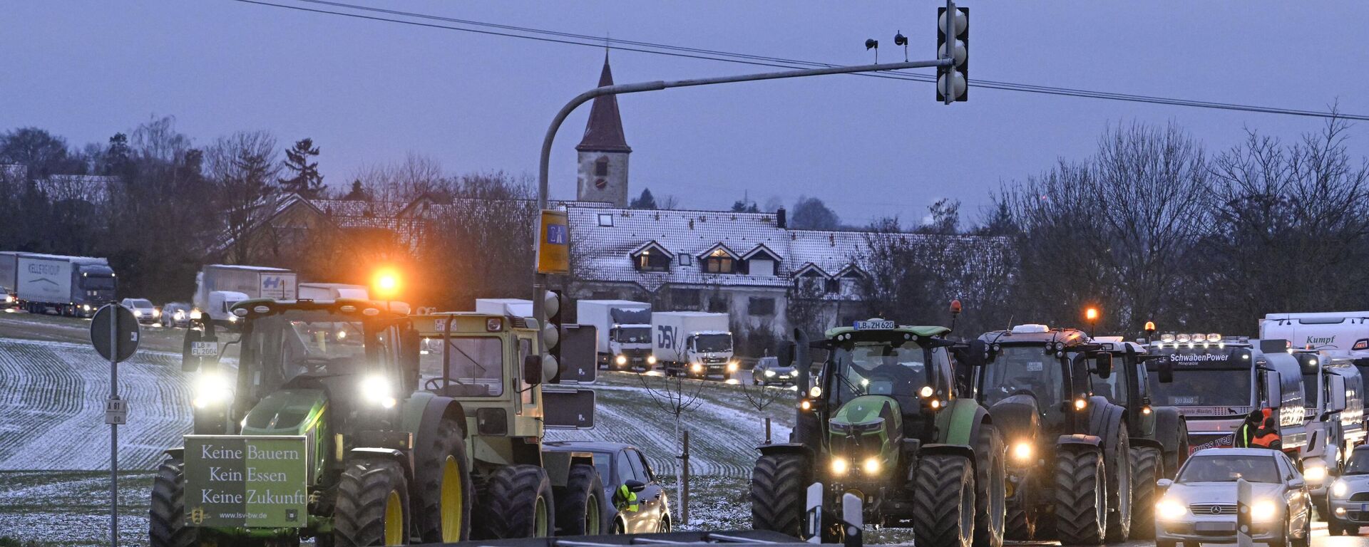 Farmers on their tractors cause a traffic jam as they protest against the federal government's austerity plans in Ludwigsburg, southern Germany on January 8, 2024.  - Sputnik International, 1920, 09.01.2024