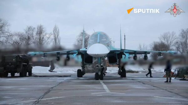 Su-34 fighter-bombers attacked an enemy fortified area on the Krasny Liman axis. - Sputnik International