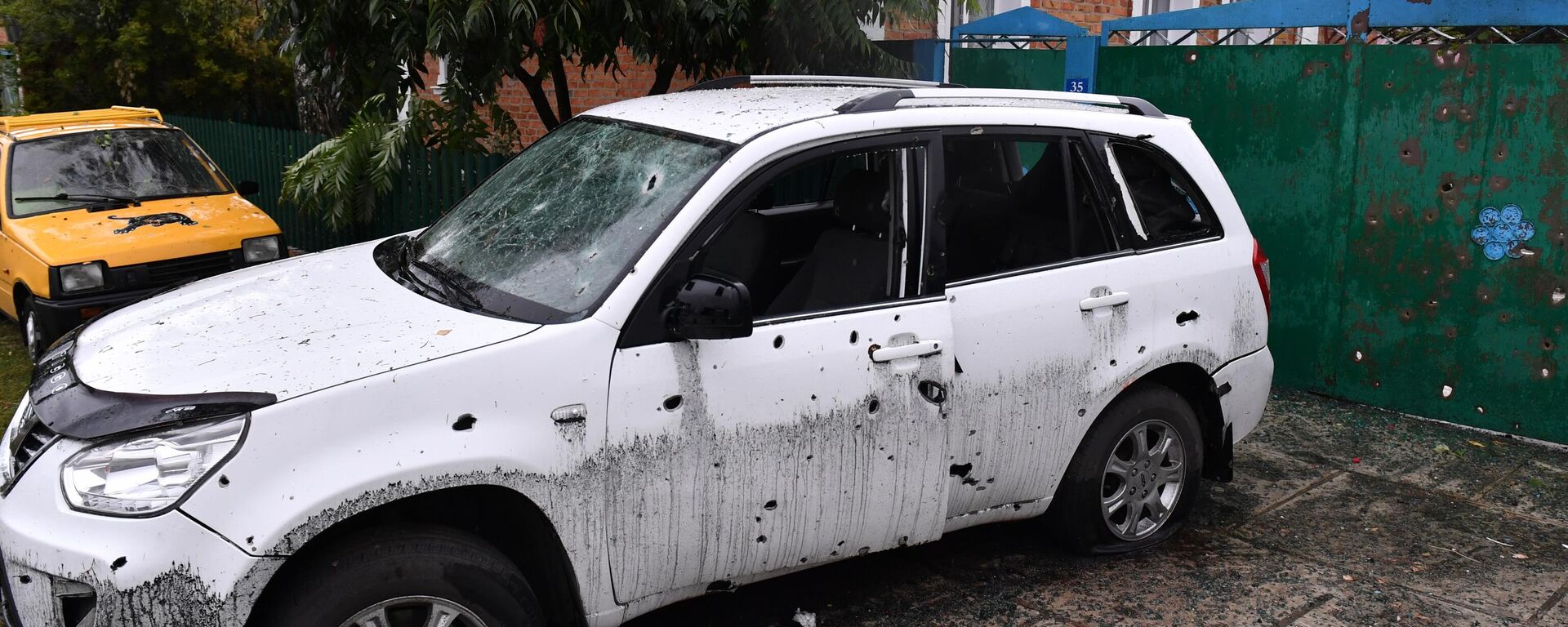 A view shows a car damaged by shelling, as Russia's military operation in Ukraine continues, in the village of Logachevka, near the border with Ukraine, Belgorod region, Russia. At least one person was killed and another four injured by Ukrainian shelling of the Russian border crossing at Logachevka, the governor of Belgorod region Vyacheslav Gladkov said on September 12. - Sputnik International, 1920, 11.05.2024