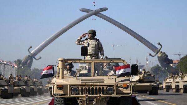 Iraqi army troops drive their vehicles under the victory Arch landmark during a parade marking the Army Day in Baghdad, Iraq, on January 6, 2024. - Sputnik International