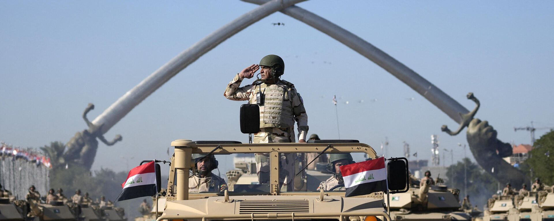 Iraqi army troops drive their vehicles under the victory Arch landmark during a parade marking the Army Day in Baghdad, Iraq, on January 6, 2024. - Sputnik International, 1920, 09.01.2024