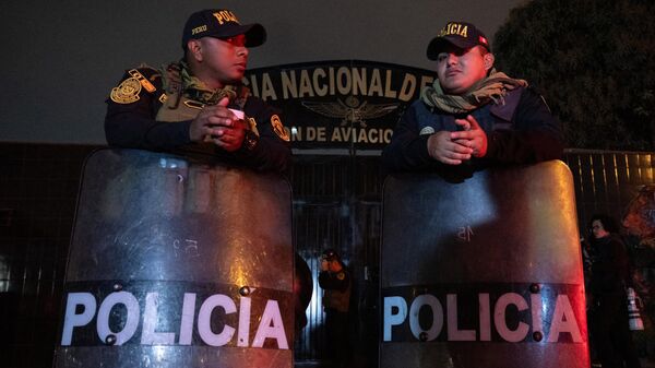 Peruvian Police guard the entrance to a Police airport facility in Callao, adjacent to the city of Lima, as Dutch Joran Van Der Sloot returns to Peru on October 31, 2023, to serve his sentence for murder, after being extradited temporarily to declare at a United States court where he was sentenced for extortion - Sputnik International