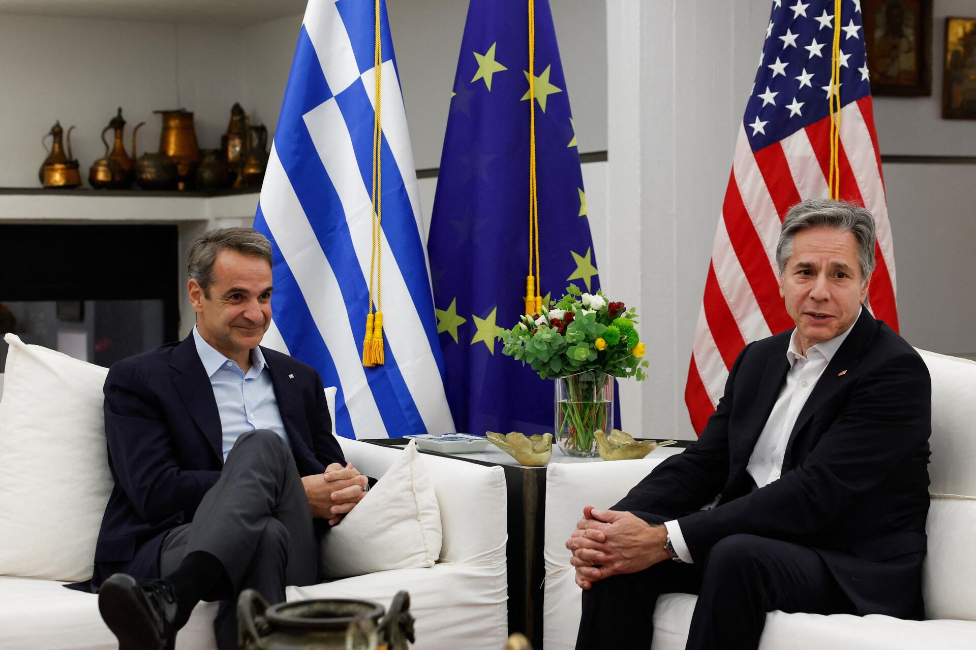 US Secretary of State Antony Blinken (R) meets with Greek Prime Minister Kyriakos Mitsotakis at the Prime Minister's Residence in Crete, on January 6, 2024. - Sputnik International, 1920, 10.01.2024