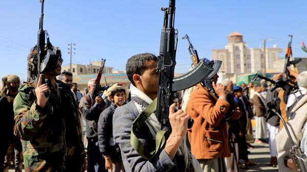 Houthi fighters brandish their weapons during a march in solidarity with the Palestinian people in the Houthi-controlled capital Sanaa on January 11, 2024. - Sputnik International