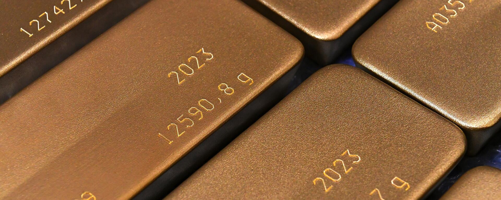 Russian-made gold bars. File photo - Sputnik International, 1920, 12.07.2025