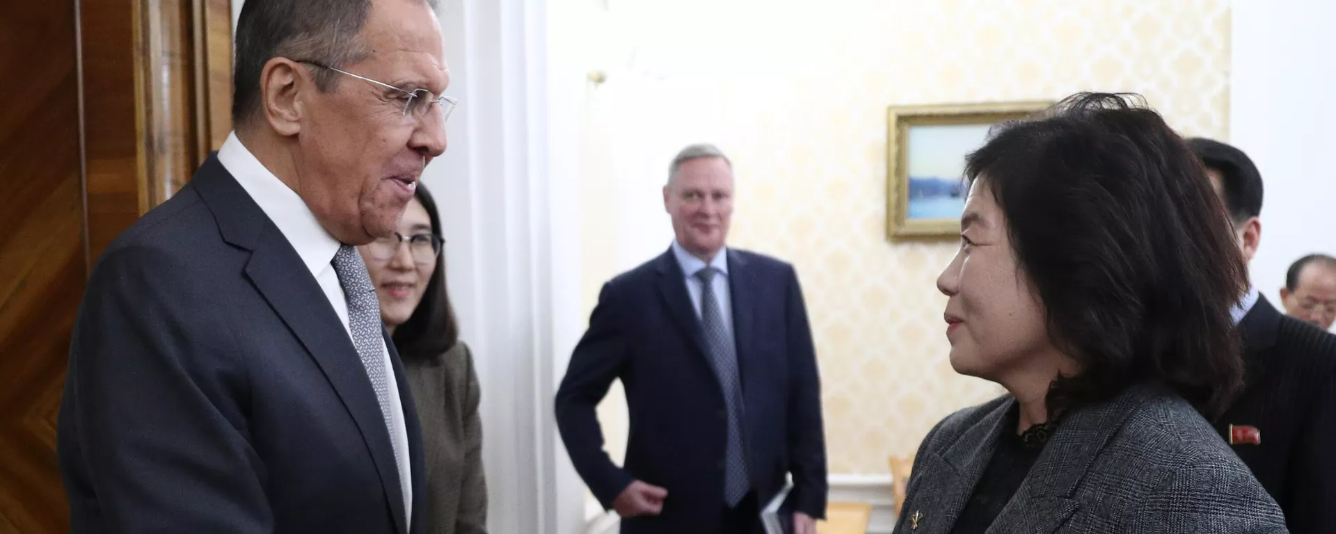 Russian Foreign Minister Sergey Lavrov welcomes North Korean Deputy Foreign Minister Choe Son Hui prior to their meeting in Moscow, Russia - Sputnik International, 1920, 01.11.2024