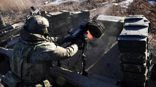 A serviceman fires an automatic grenade launcher during an exercise of the Pacific Fleet servicemen at a training range in the Primorsky Krai. - Sputnik International