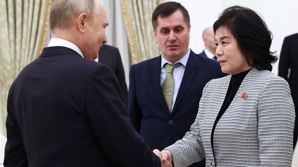 Russian President Vladimir Putin and North Korean Foreign Minister Choe Son Hui - Sputnik International