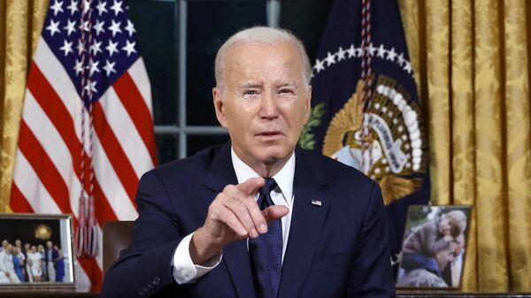 US President Joe Biden addresses the nation on the conflict between Israel and Gaza and the Russian invasion of Ukraine from the Oval Office of the White House in Washington, DC, on October 19, 2023 - Sputnik International