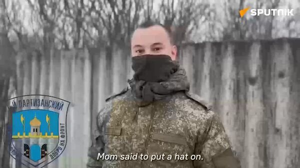  Mom, I've got my hat on!: Russian military following a touching trend  - Sputnik International