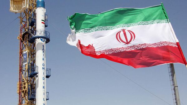 Iran's Safir Omid rocket, capable of carrying a satellite into orbit - Sputnik International