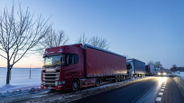 Polish trucks block border with Ukraine - Sputnik International